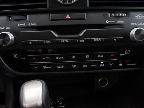 Used 2019 Lexus RX 350L Premium w/ Premium Package image 29