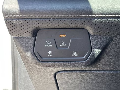 Used 2025 Volkswagen Atlas SE AWD/4WD image 31