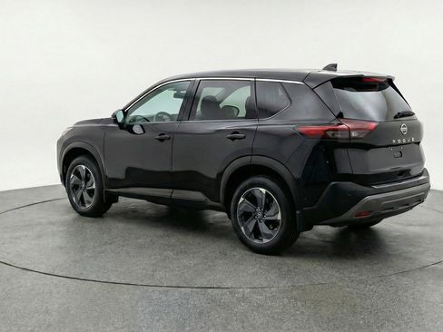 Used 2025 Nissan Rogue SV AWD/4WD image 6