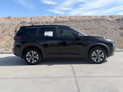 Used 2023 Nissan Rogue SV image 4