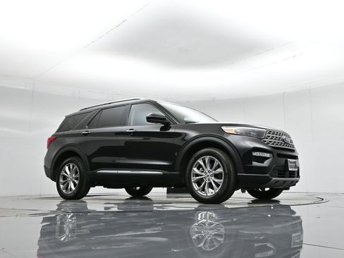 Certified 2023 Ford Explorer Limited image 4