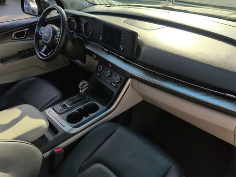 Certified 2024 Kia Carnival LX image 28