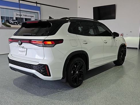 New 2026 Volkswagen Tiguan SE R-Line FWD image 9