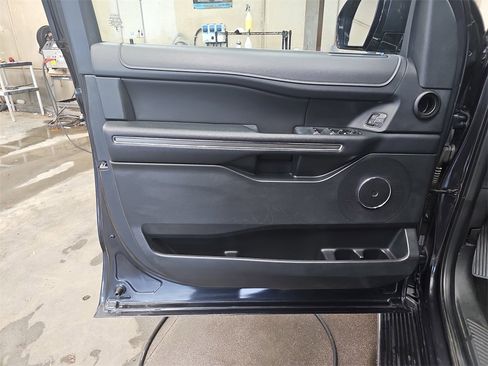 Used 2023 Ford Expedition Max XLT image 27