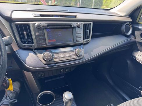 Used 2013 Toyota RAV4 XLE AWD/4WD image 19