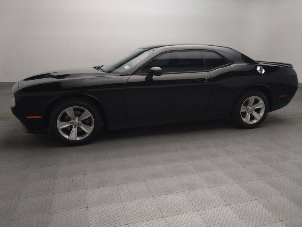 Used 2019 Dodge Challenger SXT RWD image 2