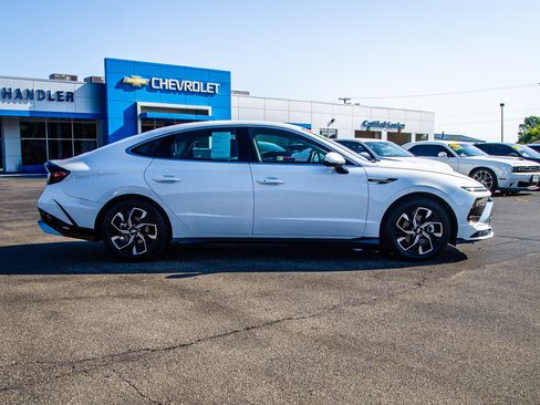 Used 2025 Hyundai Sonata SEL FWD image 8
