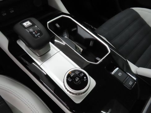New 2026 Mitsubishi Outlander SE FWD image 14