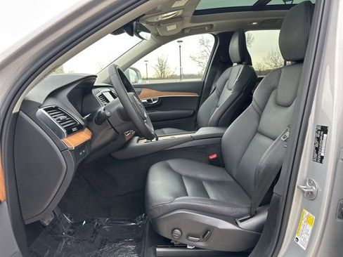 Certified 2024 Volvo XC90 T8 Plus w/ Protection Package Premier image 18