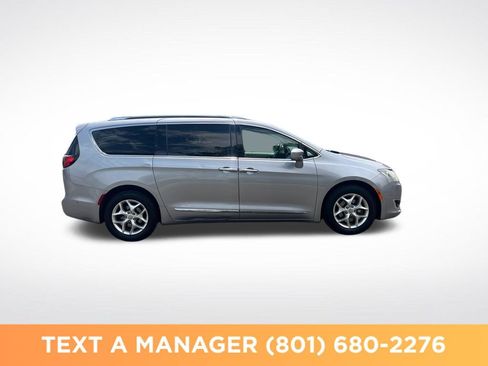 Used 2018 Chrysler Pacifica Touring-L w/ Advanced Safetytec Group FWD image 6