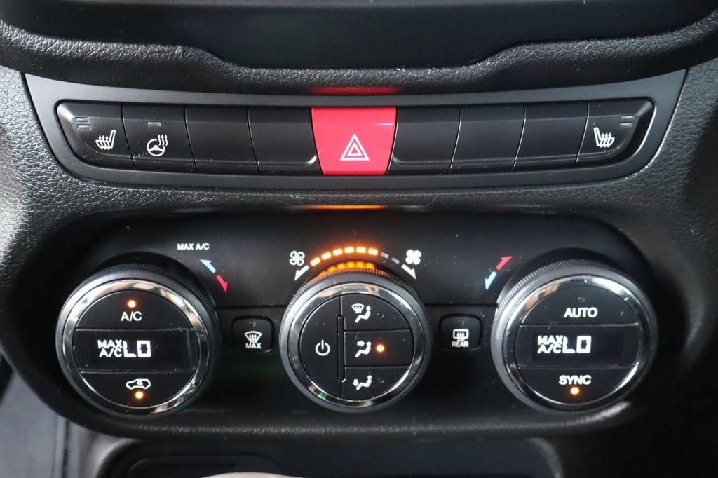 Used 2017 Jeep Renegade Limited FWD image 26