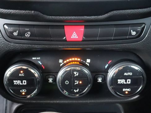 Used 2017 Jeep Renegade Limited FWD image 26