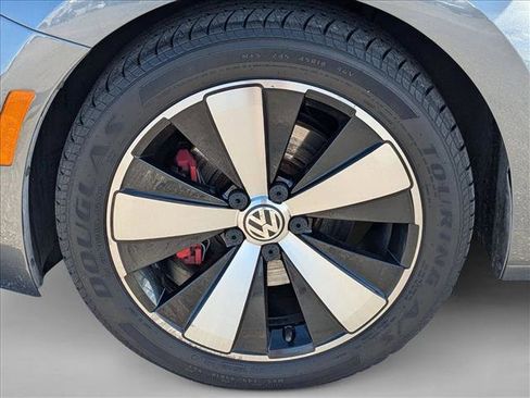Used 2014 Volkswagen Beetle R-Line image 21