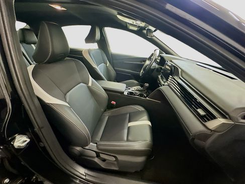 Used 2025 Toyota Camry SE FWD image 32