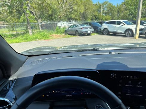 Used 2025 Chevrolet Equinox LT FWD image 35