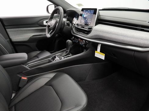 Certified 2025 Jeep Compass Latitude w/ Convenience Group image 46