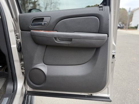 Used 2007 Chevrolet Avalanche LTZ w/ LTZ Preferred Equipment Group image 21