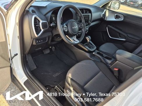Certified 2025 Kia Soul LX w/ LX Technology Package FWD image 16