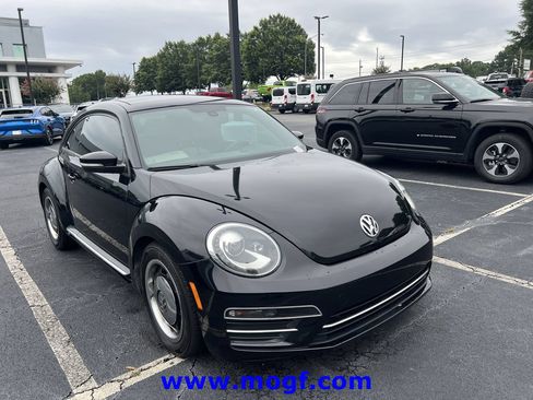Used 2018 Volkswagen Beetle 2.0T FWD image 2