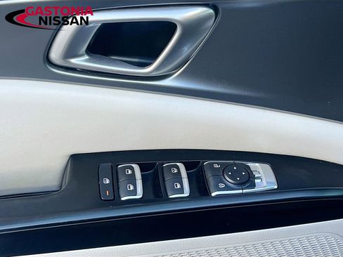 Used 2024 Kia Carnival LX image 22