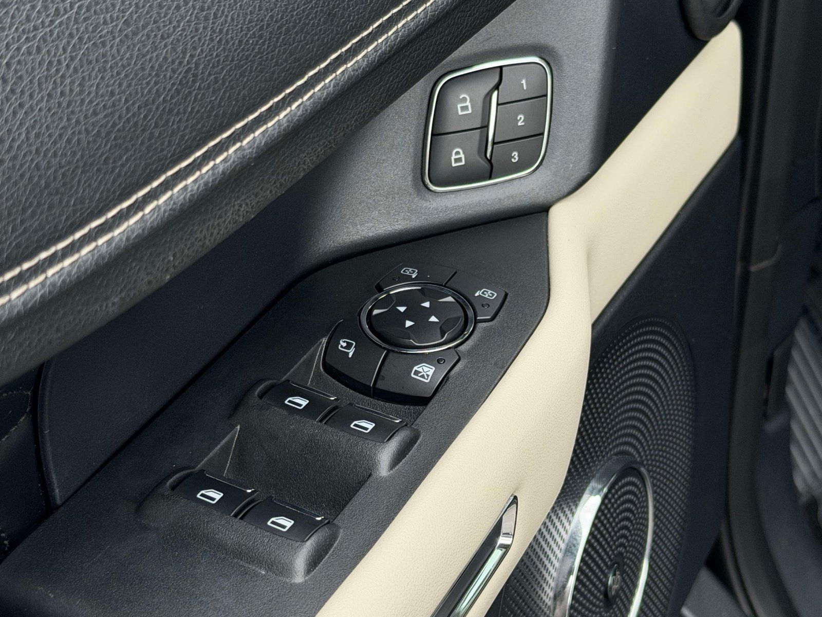 Used 2018 Ford Expedition Max Platinum AWD/4WD image 19