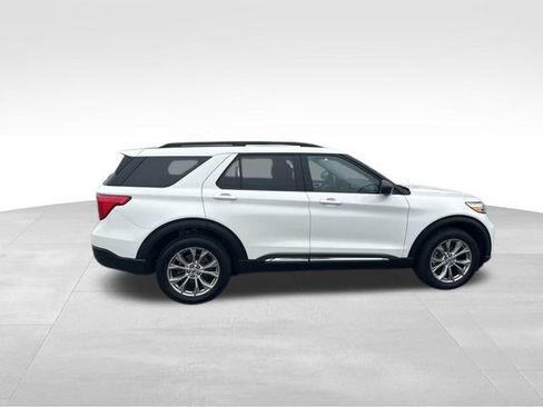 Used 2023 Ford Explorer XLT w/ Equipment Group 202A AWD/4WD image 5
