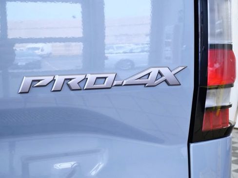 Used 2022 Nissan Frontier PRO-4X w/ Technology Package AWD/4WD image 10