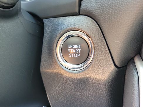 Used 2021 Toyota RAV4 XLE Premium AWD/4WD image 28