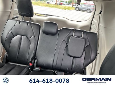 Used 2018 Chrysler Pacifica Limited w/ Tire & Wheel Group FWD image 23