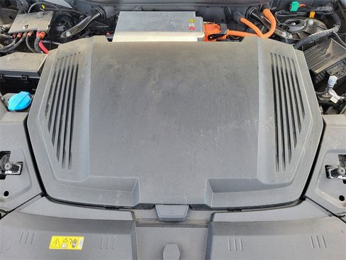 Used 2024 Audi Q8 e-tron Premium Plus image 20