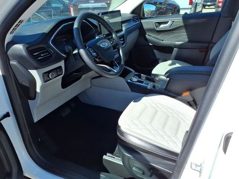 Used 2023 Ford Escape Platinum w/ Premium Technology Package AWD/4WD image 10