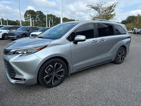 Used 2025 Toyota Sienna Platinum FWD image 14