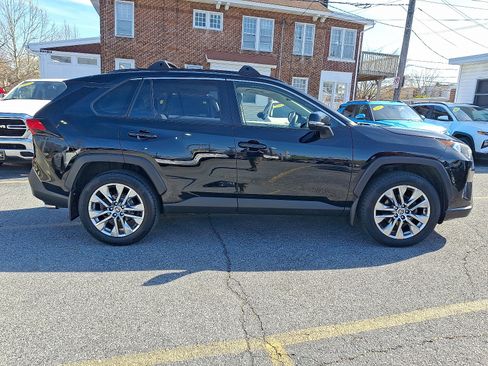 Used 2020 Toyota RAV4 XLE Premium AWD/4WD image 6