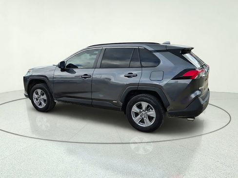 Used 2022 Toyota RAV4 LE AWD/4WD image 4