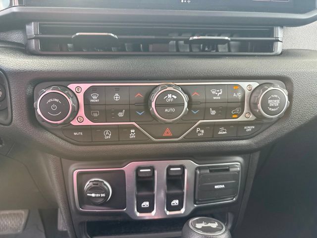 Used 2025 Jeep Wrangler Sport AWD/4WD image 29