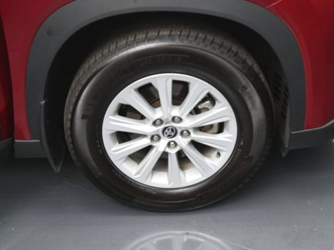Certified 2024 Toyota Grand Highlander AWD image 39