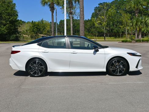Used 2025 Toyota Camry LE image 2