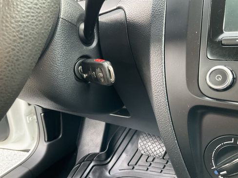 Used 2014 Volkswagen Jetta SE FWD image 22