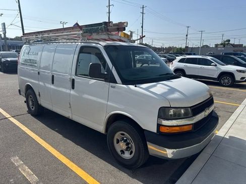 Used 2016 Chevrolet Express 2500 RWD image 2