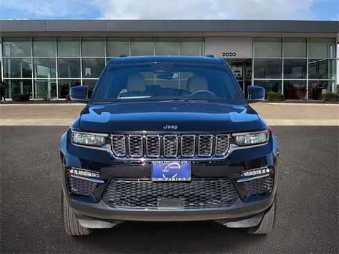 Used 2023 Jeep Grand Cherokee Limited image 2