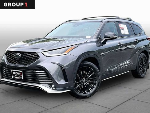 Used 2023 Toyota Highlander XSE FWD image 1