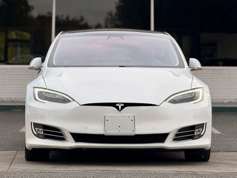 Used 2017 Tesla Model S 90D image 3