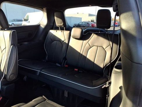 New 2026 Chrysler Pacifica Limited w/ S Appearance Package image 15