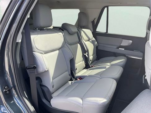 New 2025 Ford Expedition Active image 17