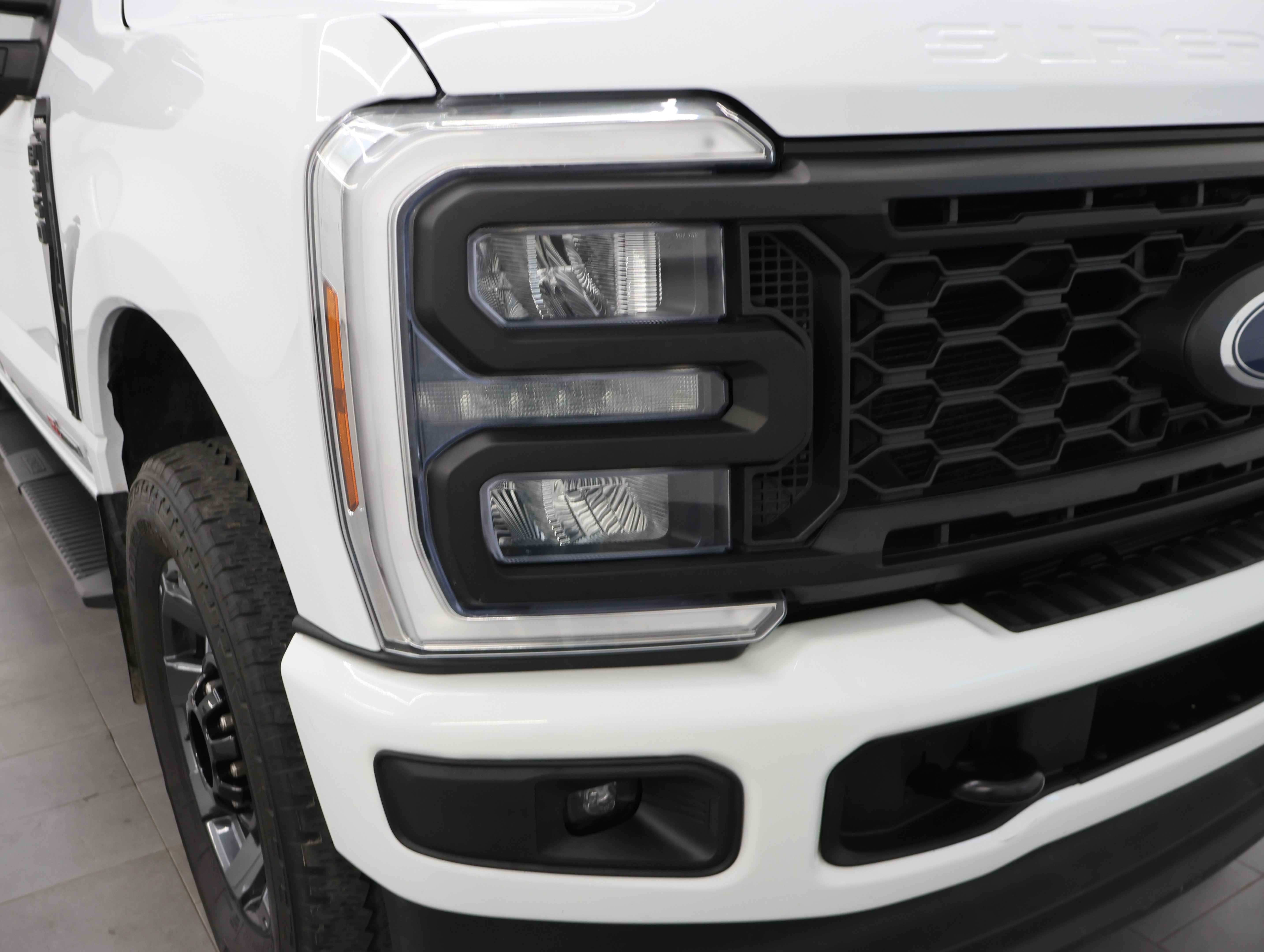 Used 2024 Ford F350 Lariat w/ Sport Appearance Package AWD/4WD image 27