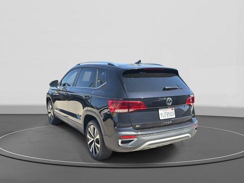 Used 2023 Volkswagen Taos SE FWD image 3