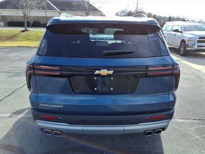 Used 2025 Chevrolet Traverse LT