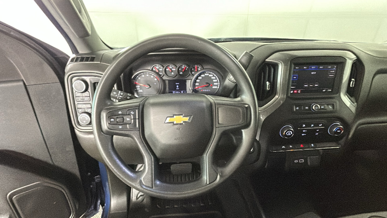 Used 2022 Chevrolet Silverado 1500 W/T w/ WT Value Package AWD/4WD image 17