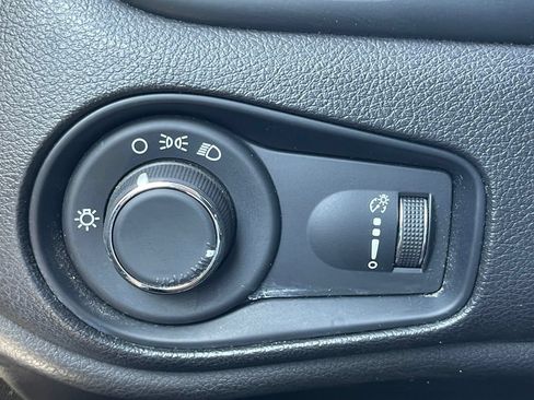 Certified 2022 Jeep Renegade Sport AWD/4WD image 41