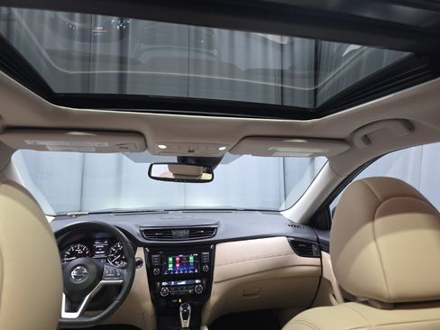 Used 2019 Nissan Rogue SL w/ Premium Package image 16